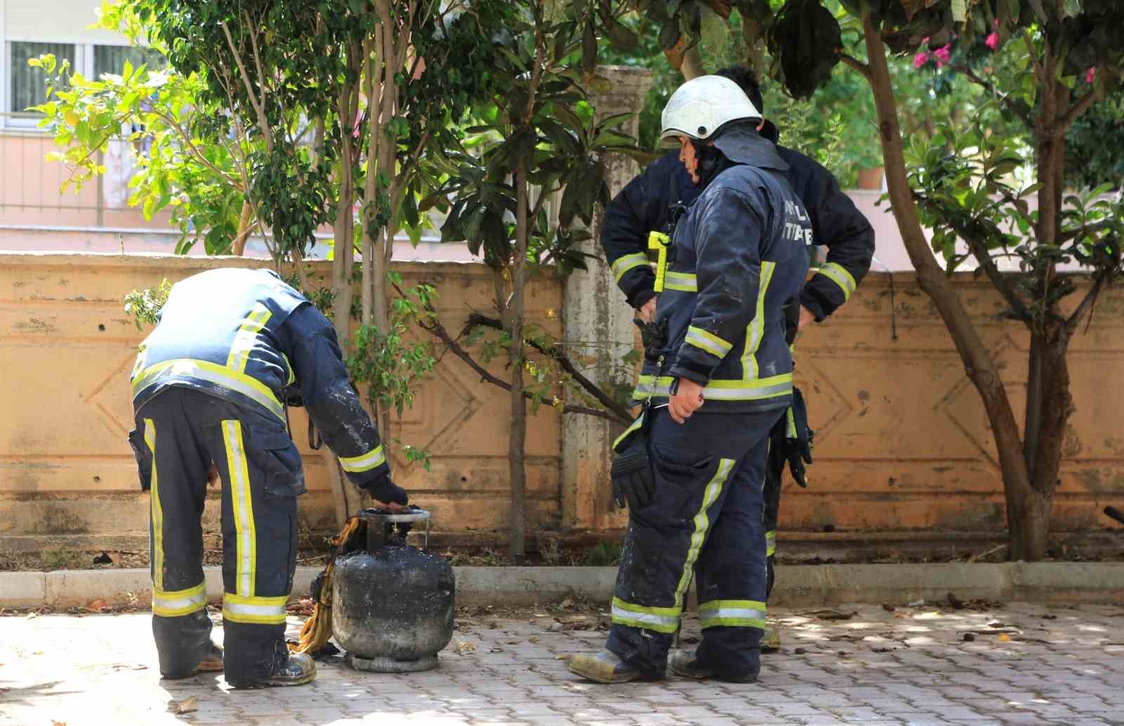 Antalya’da nişanlı çiftin evi küle döndü
