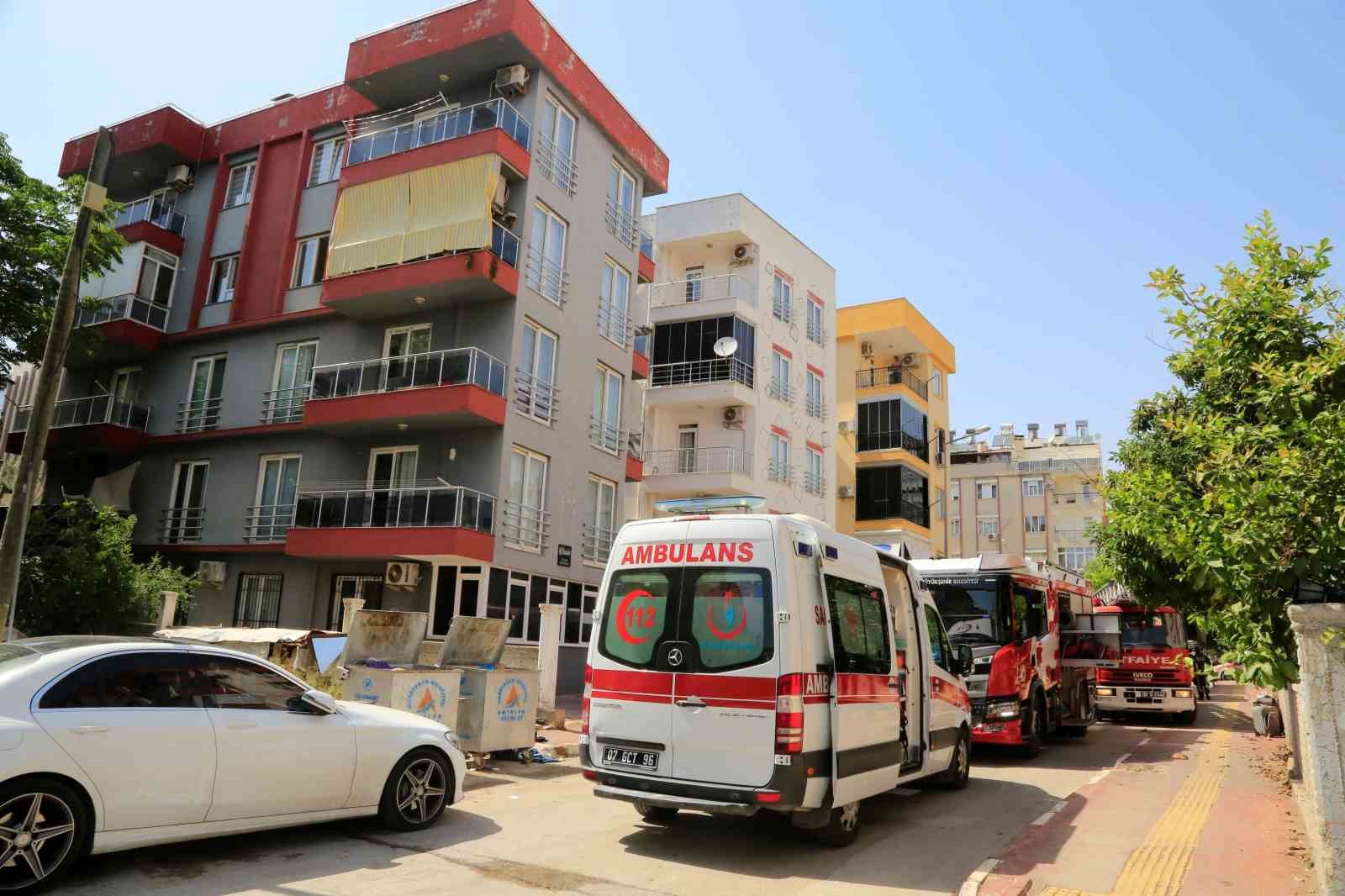 Antalya’da nişanlı çiftin evi küle döndü
