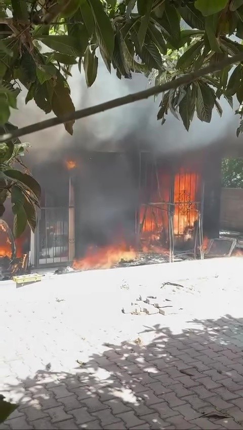 Antalya’da nişanlı çiftin evi küle döndü
