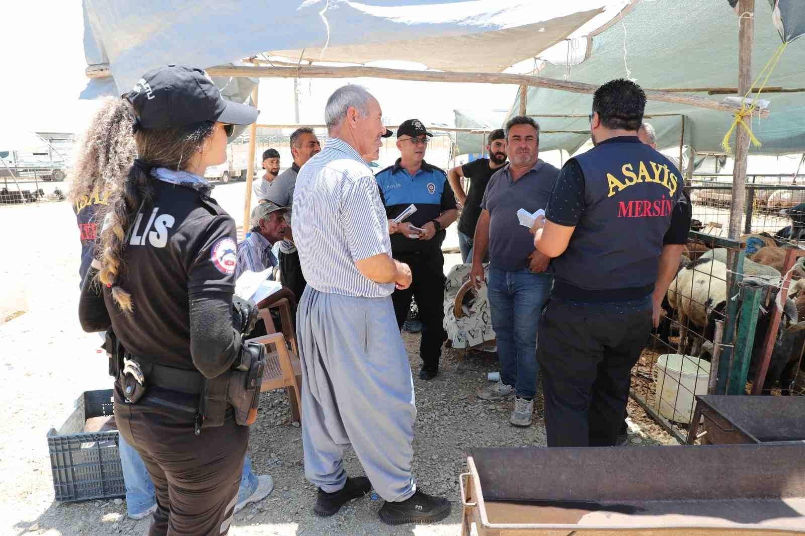 Mersin polisi kurbanlık satış alanlarında vatandaşları uyardı
