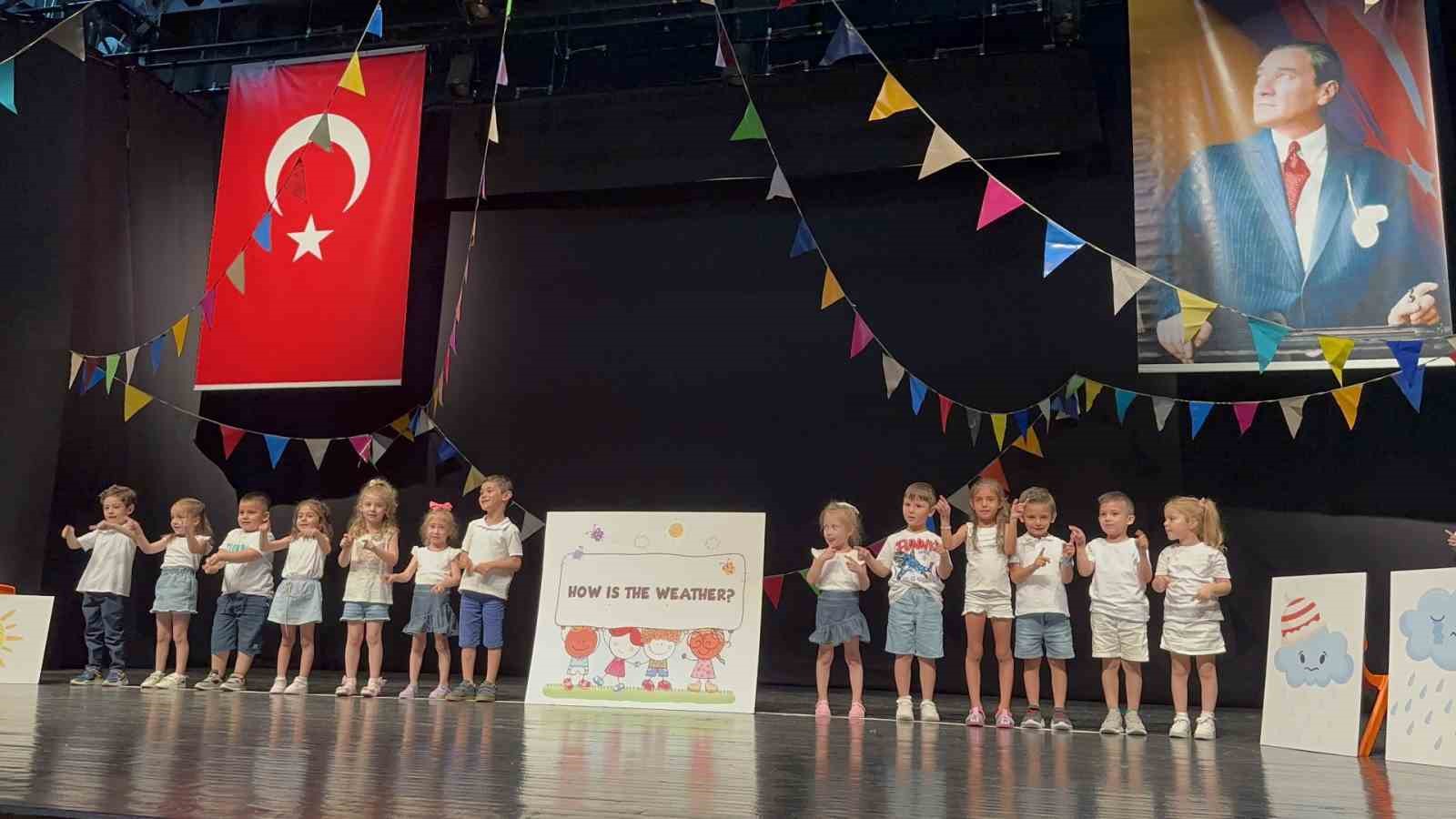 Nilüferli miniklerin yılsonu gösterisi tam not aldı
