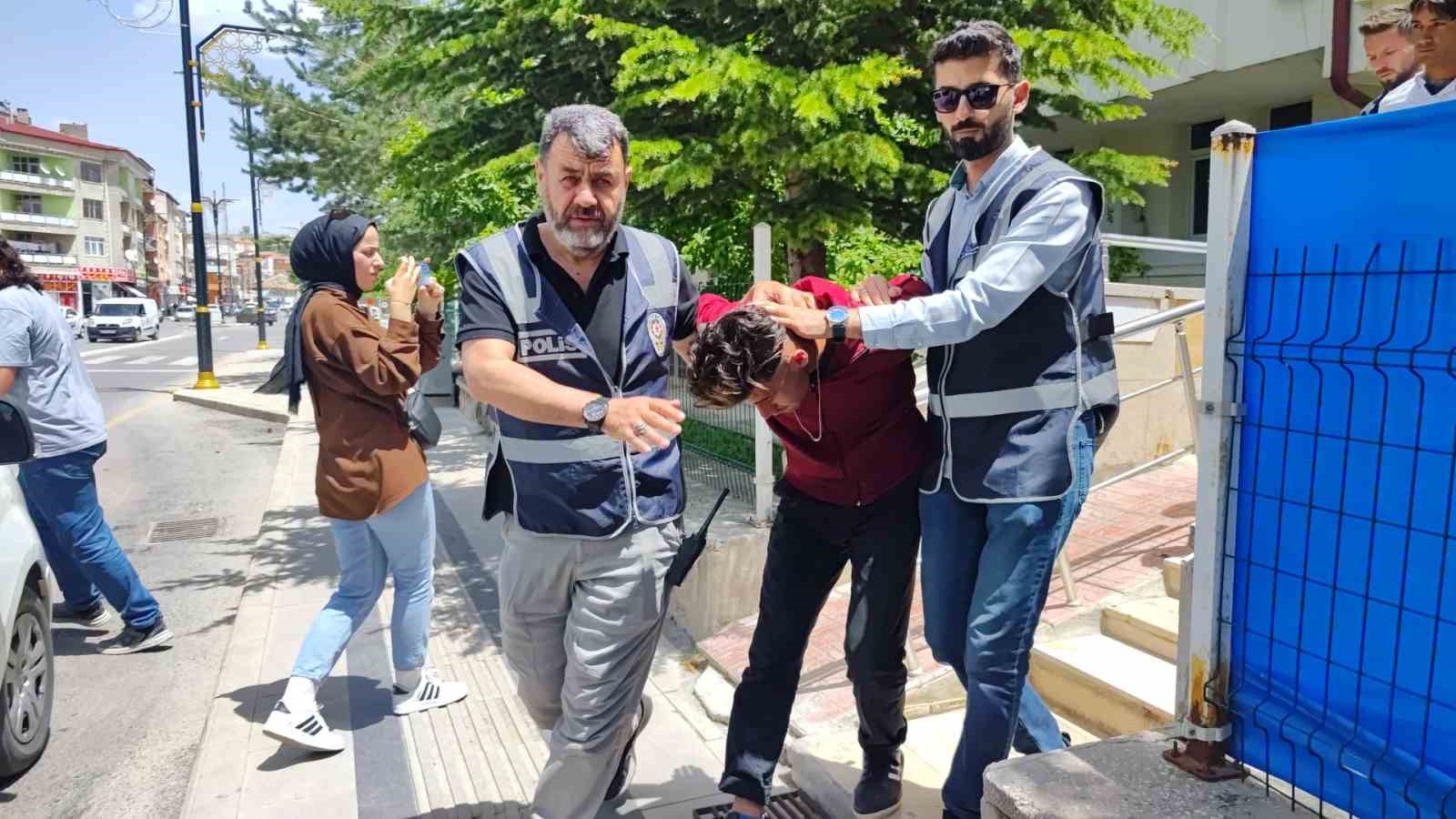 Şarkışla’da çaldıkları motosikletle Kangal’da yakalandılar
