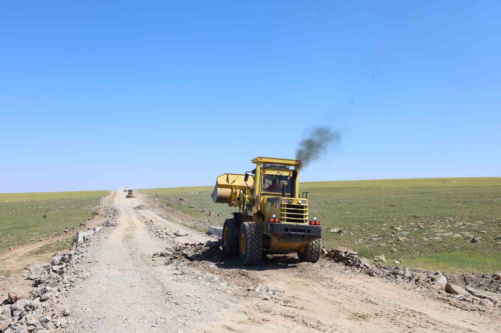 Büyükşehirden Yamula Barajı’na kıyısı olan 3 mahalleye ulaşımı sağlayan yolda 36 milyon TL’lik çalışma
