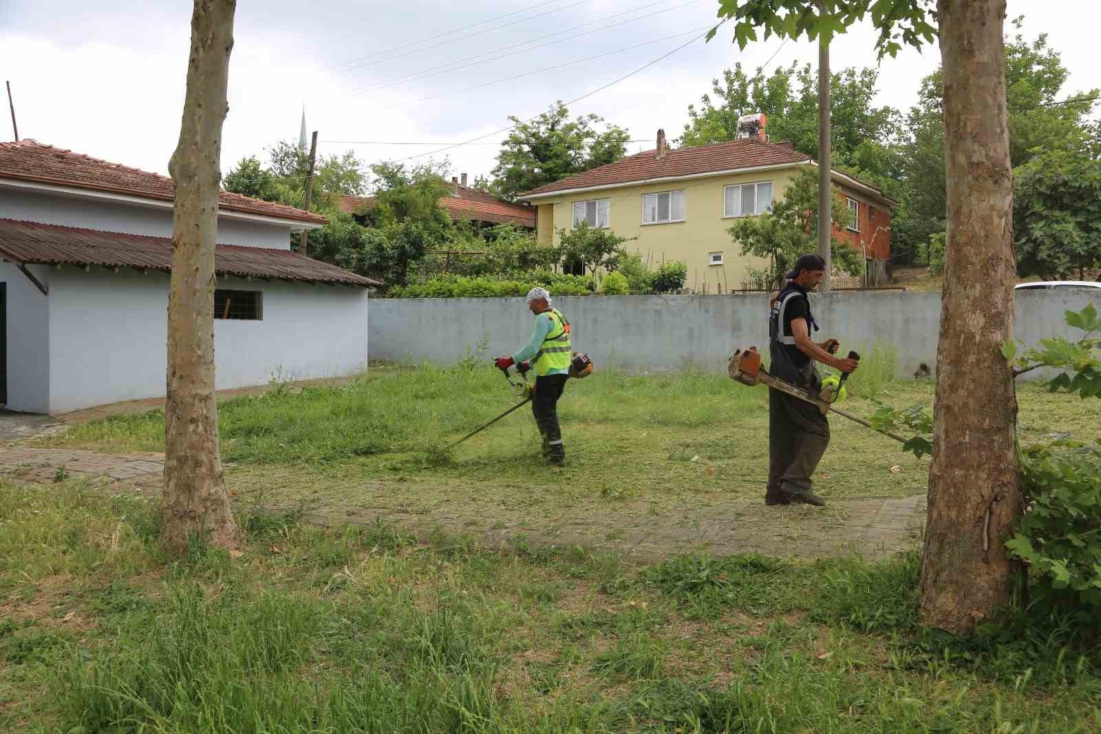 Serdivan’da yaz temizliği devam ediyor
