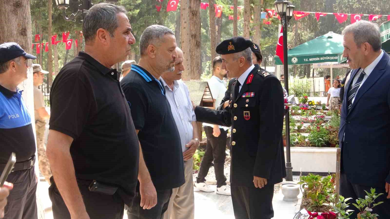 Mersin Şehitliğinde hüzünlü tören
