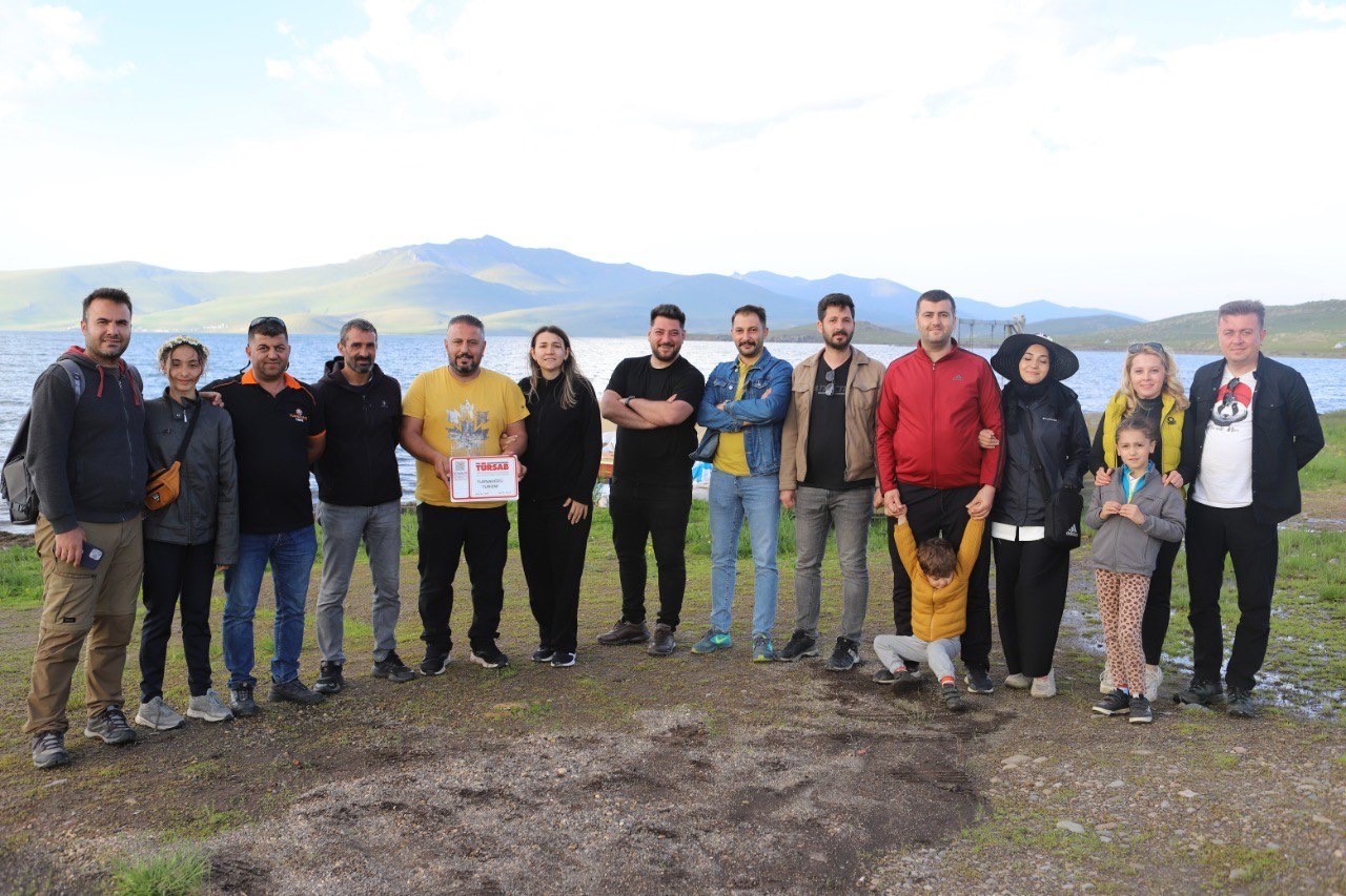 Marmara Üniversitesi öğrencileri, bayramda çocukları sevindirdi
