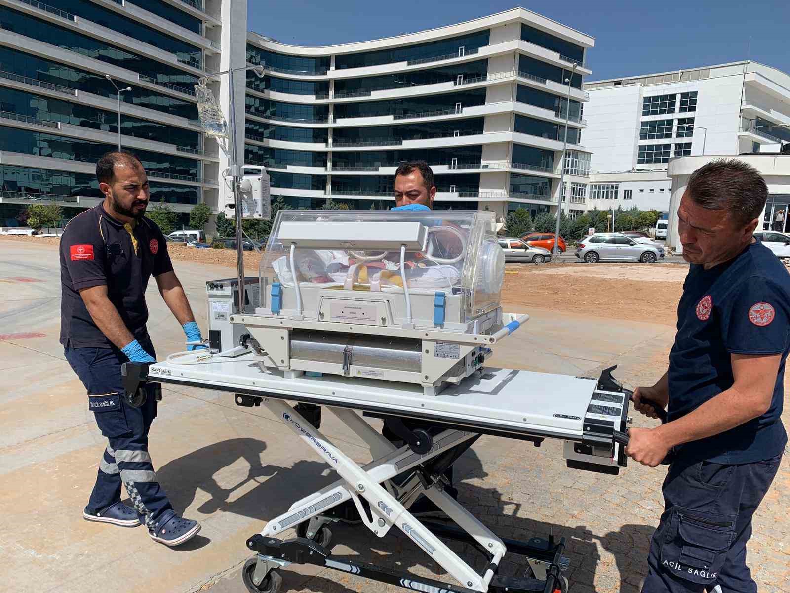 ’Mavi Bebek’ hastalığı teşhisi konan bebek Ambulans Helikopter ile Ankara’ya sevk edildi
