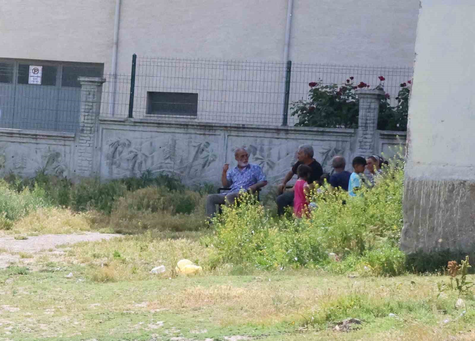 Polis cinayeti bıraktı, basınla uğraştı
