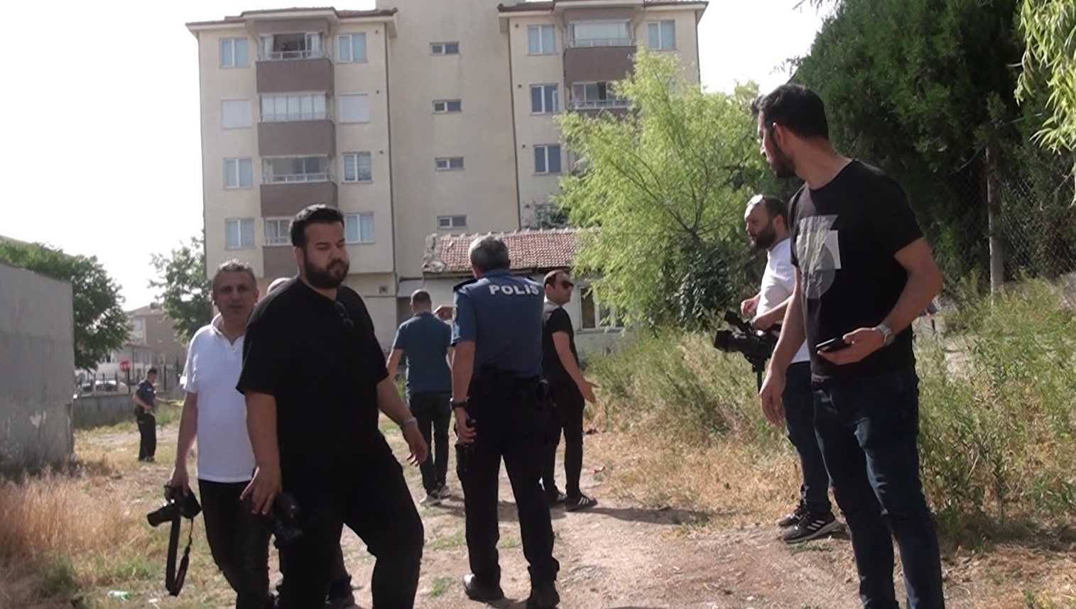 Polis cinayeti bıraktı, basınla uğraştı
