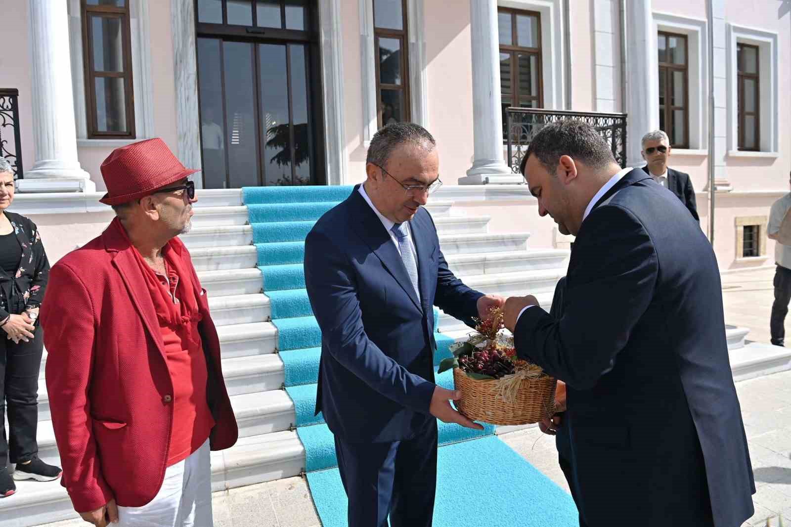 Kiraz Festivali davul-zurna eşliğinde başladı
