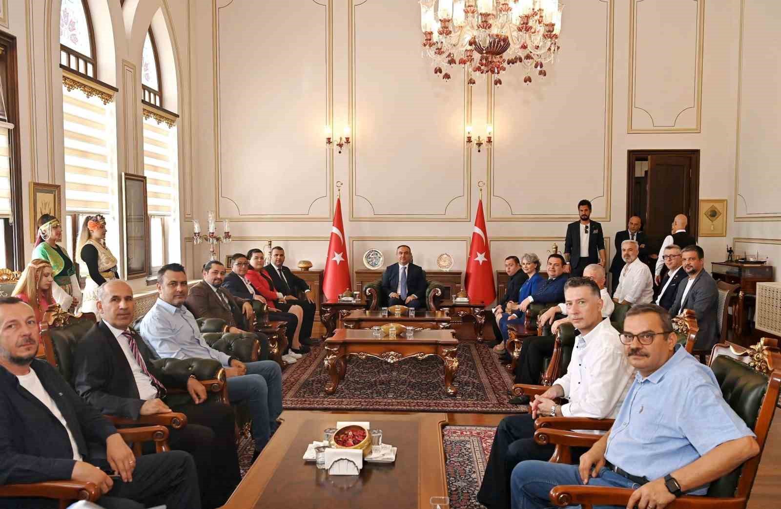 Kiraz Festivali davul-zurna eşliğinde başladı
