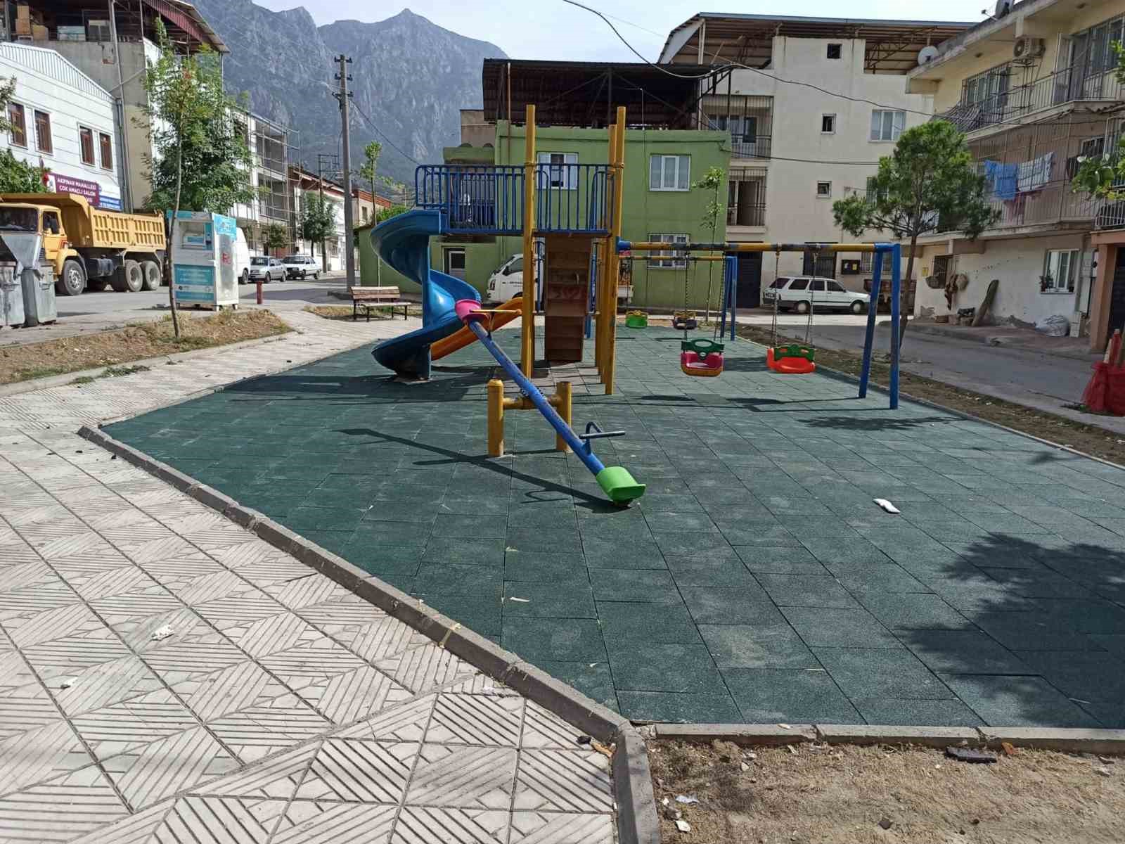 Şehzadeler’in parkları bakımdan geçiyor
