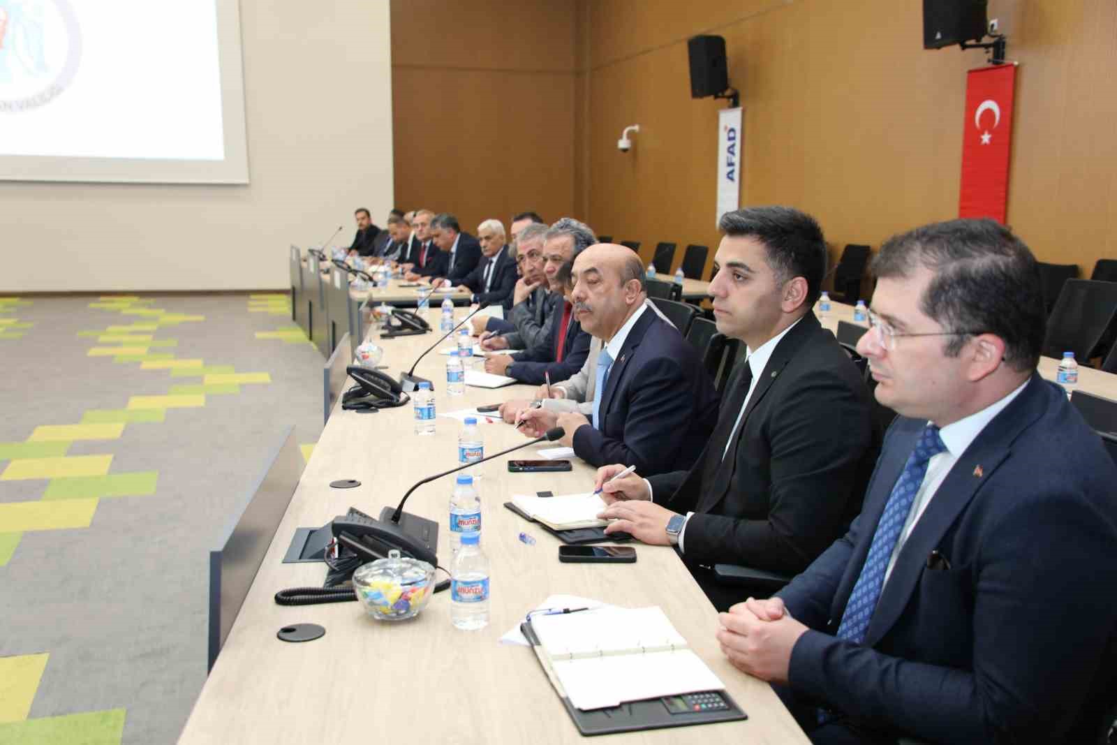 Erzincan’da yürütülen projeler ve devam eden çalışmalar hakkında toplantı düzenlendi
