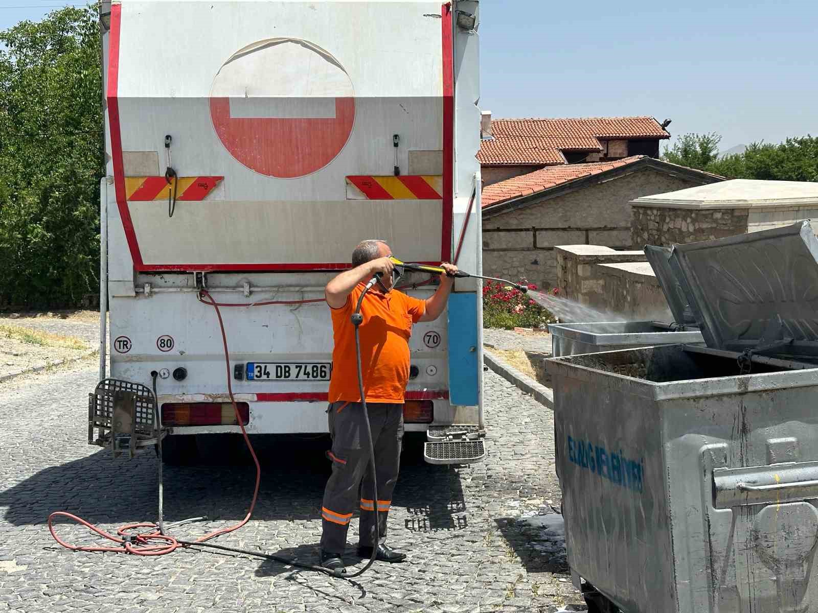 Elazığ Belediyesinden bayram temizliği
