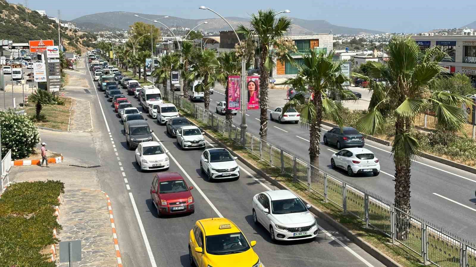 Bodrum’da bayram tatili başlamadan trafik başladı
