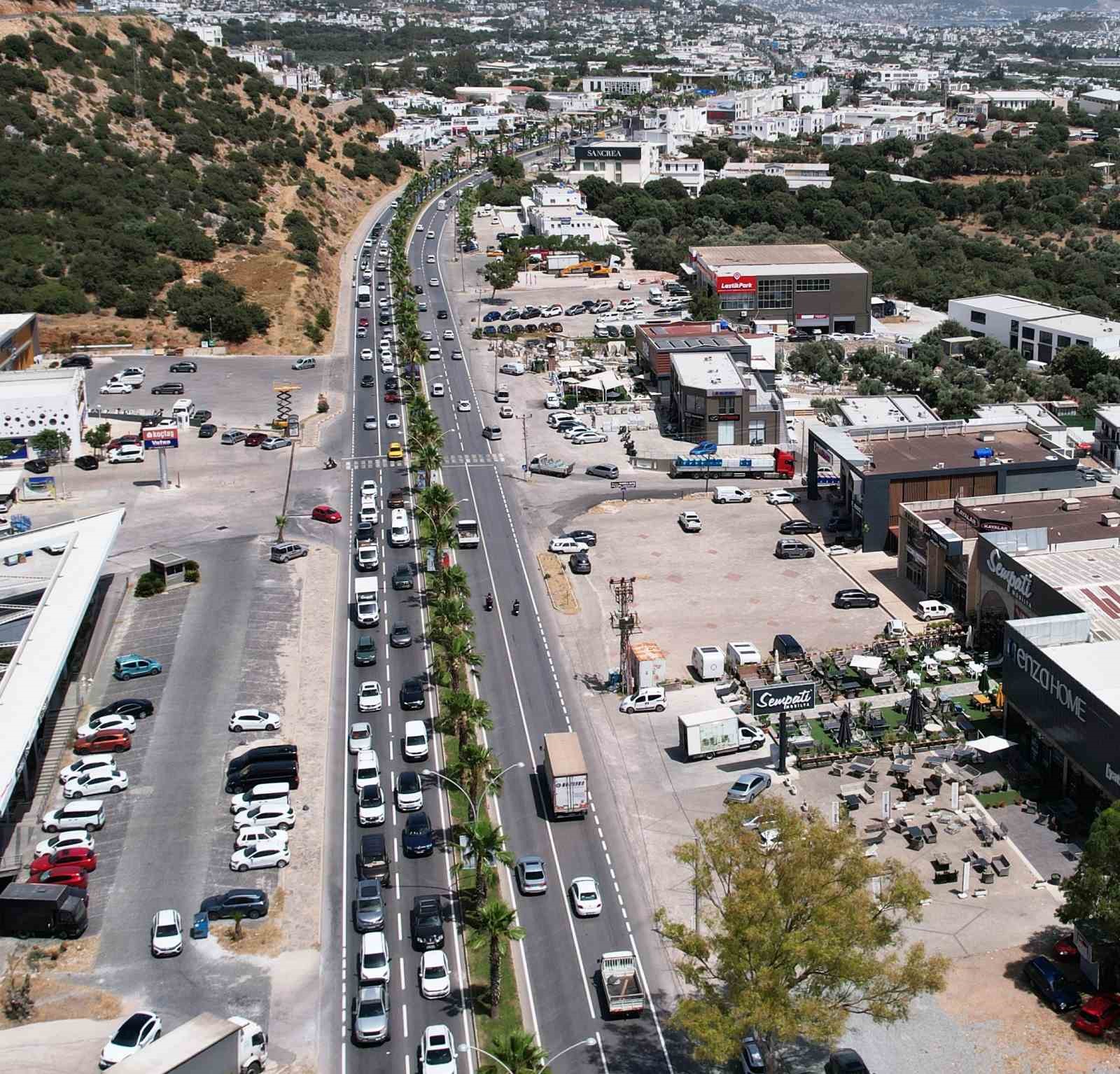 Bodrum’da bayram tatili başlamadan trafik başladı
