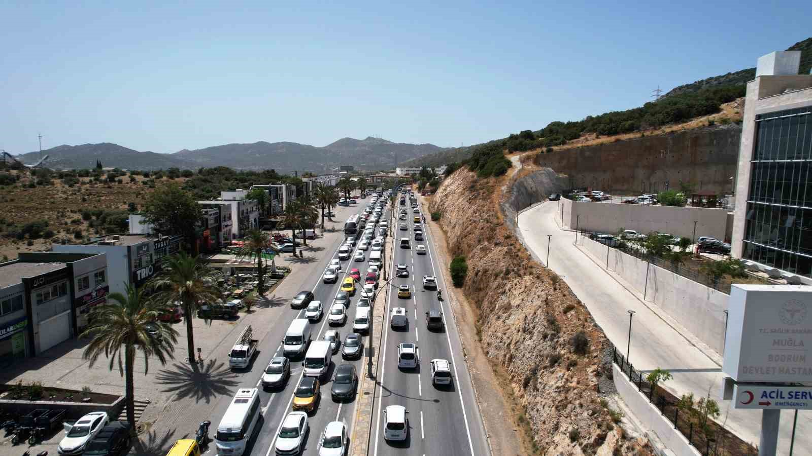 Bodrum’da bayram tatili başlamadan trafik başladı
