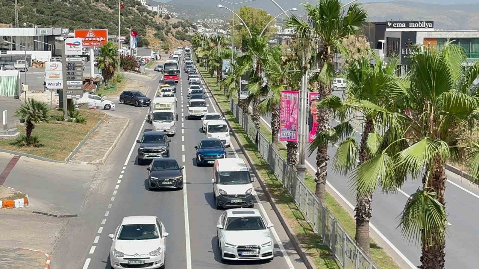 Bodrum’da bayram tatili başlamadan trafik başladı
