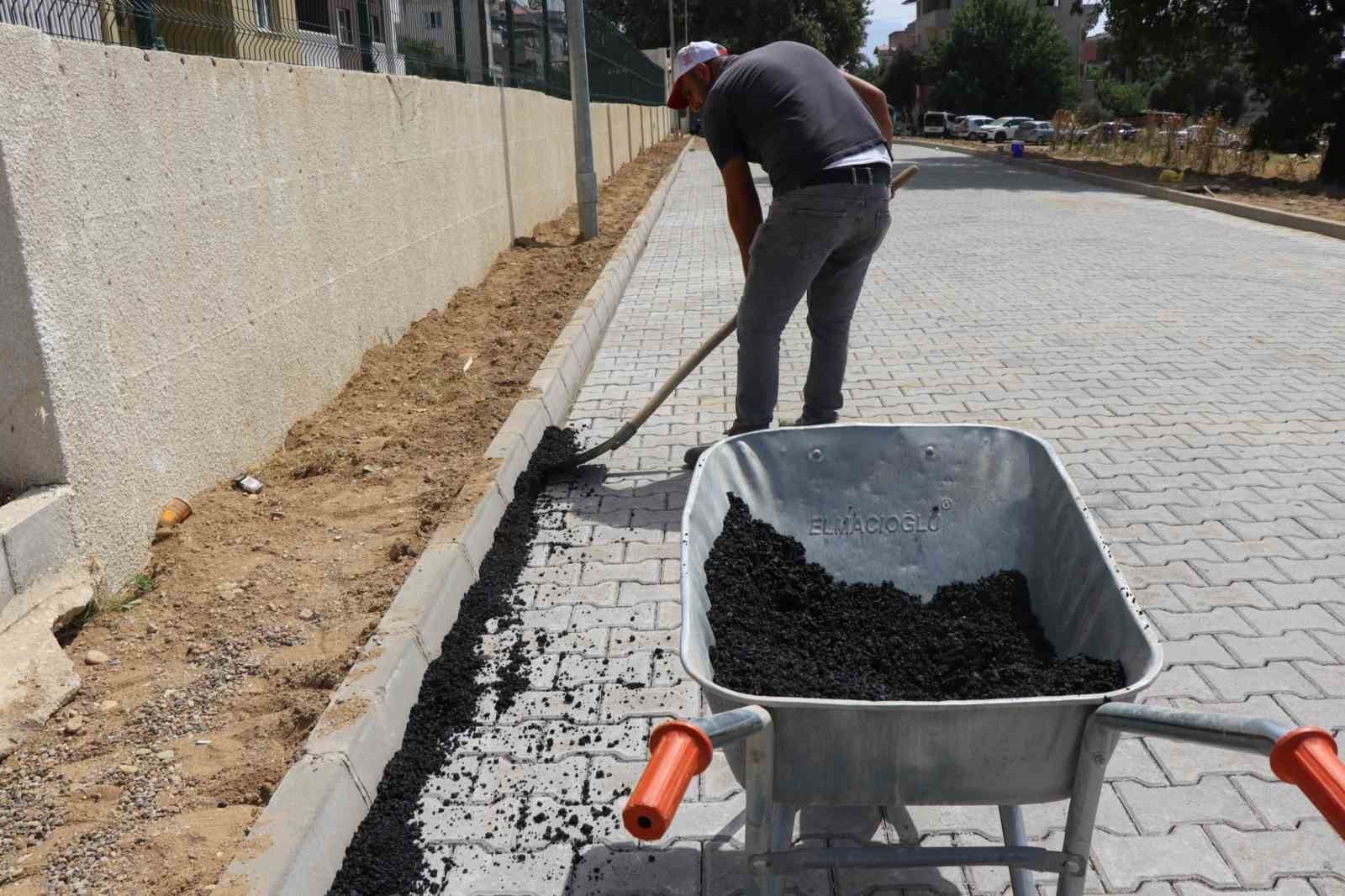 Pınarbaşı Mahallesi toz, toprak ve çamurdan kurtuldu
