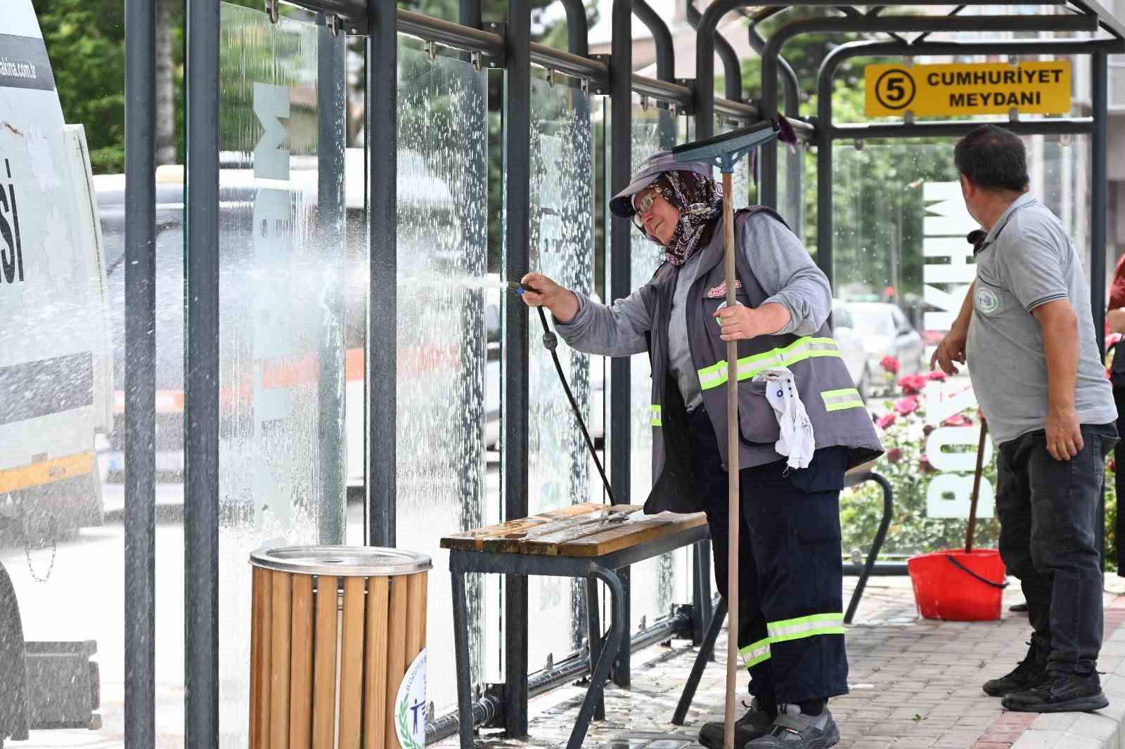 BOZTRAM istasyonlarında temizlik çalışmaları
