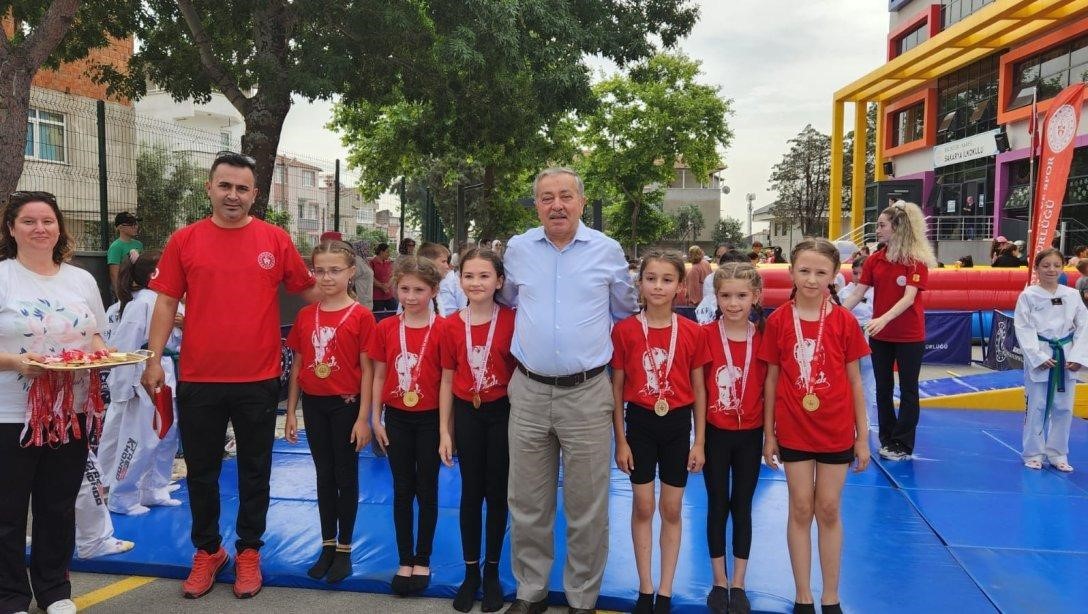 Sakarya İlkokulunda sporcu öğrenciler şov yaptılar
