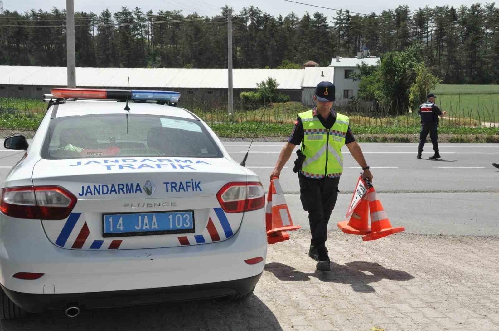 Sivil jandarma yolcu olarak bindiği minibüste şoförü affetmedi
