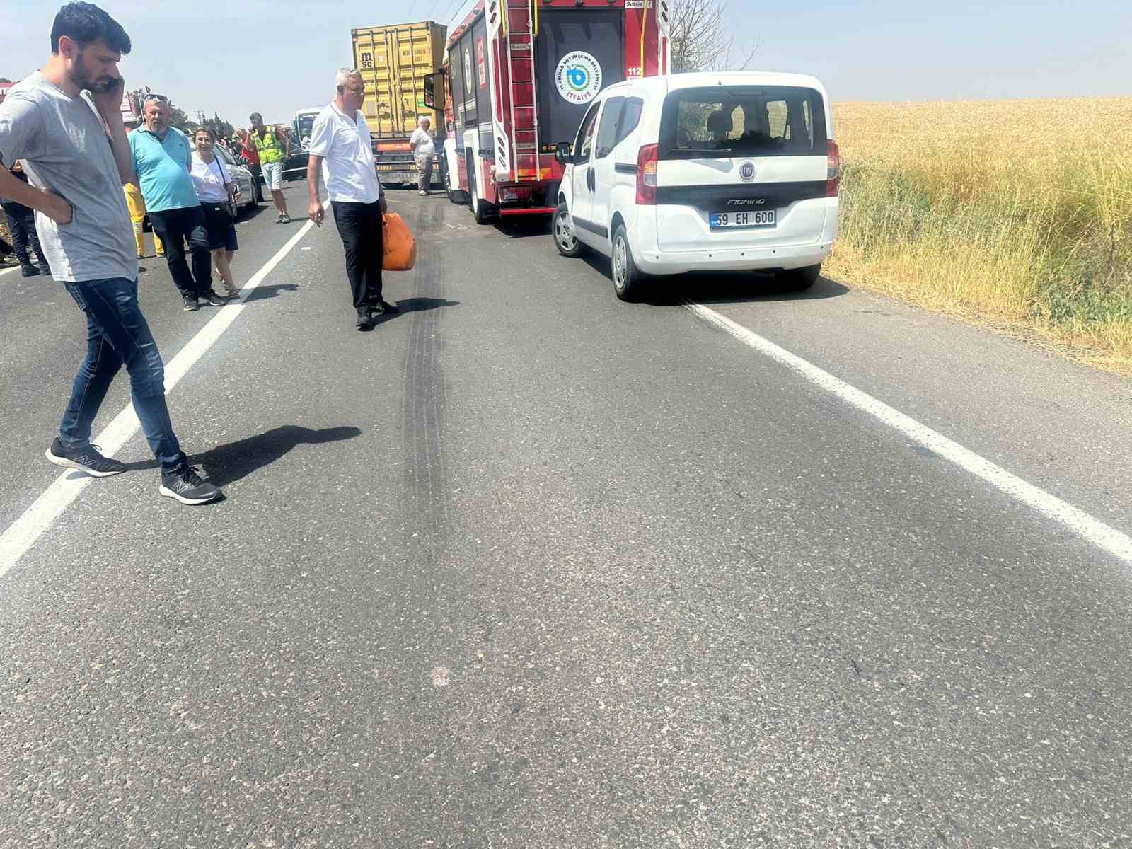 Tekirdağ’da tıra çarpan otomobil sürücüsü hayatını kaybetti
