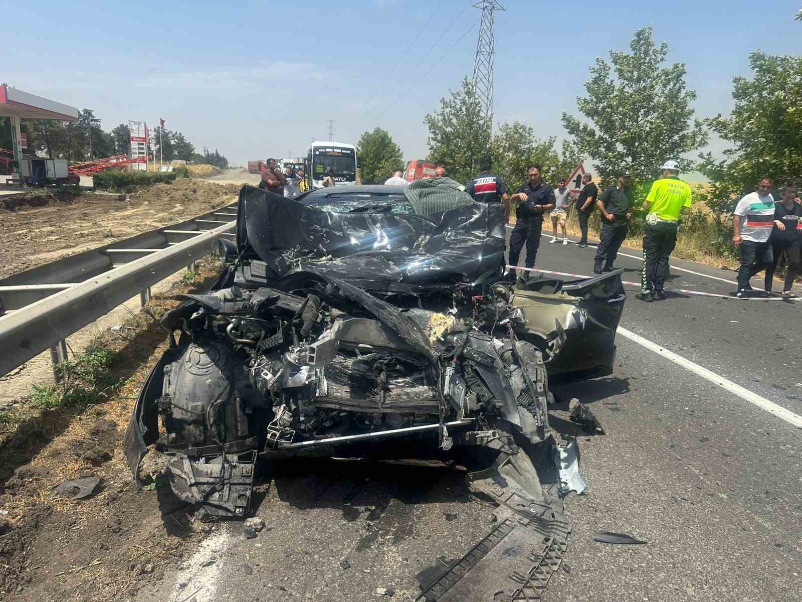 Tekirdağ’da tıra çarpan otomobil sürücüsü hayatını kaybetti
