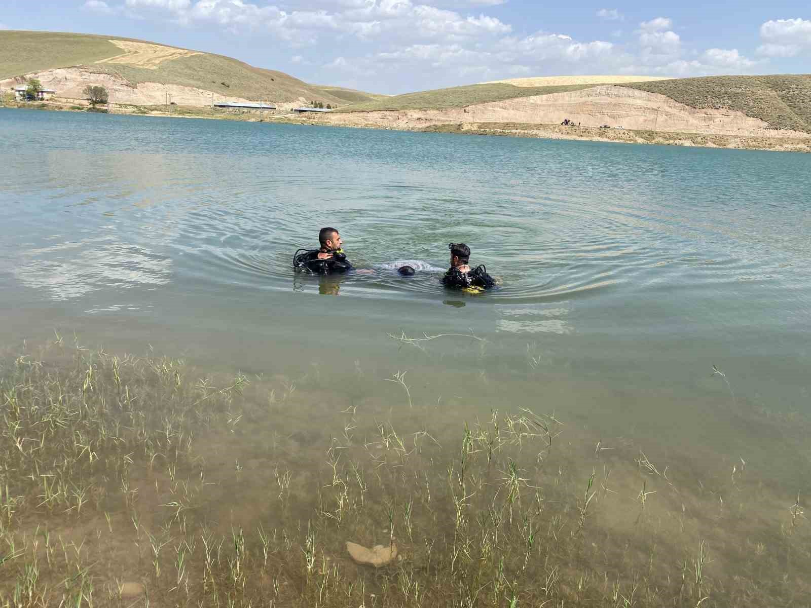 Kayıp genç gölette ölü bulundu
