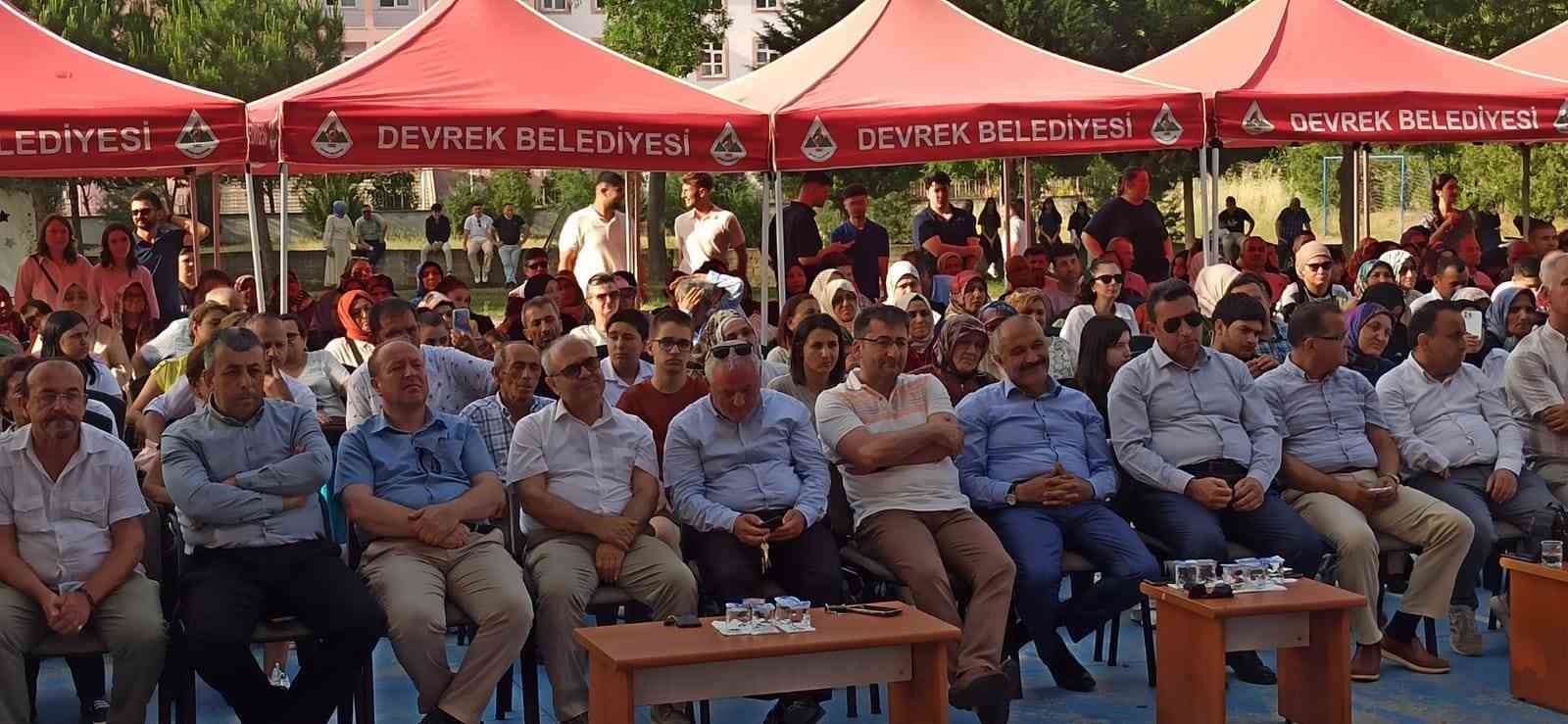 Devrek’te eğitim öğretim sezonu mezuniyetlerle son buldu
