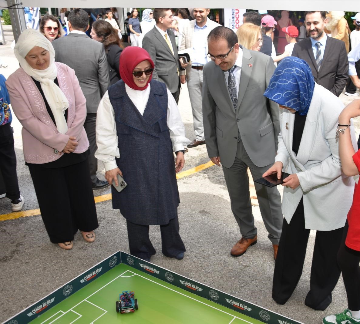 Geleneksel Ankara Çocukevleri Sitesi Bilim ve Teknoloji Şenliği Ankara’da yapıldı
