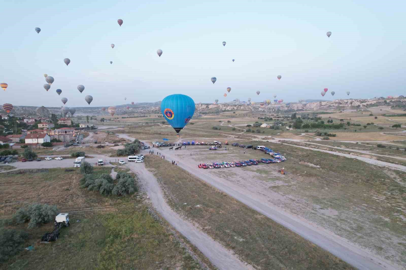 Jandarmanın kuruluş yıl dönümü gökyüzünde kutlandı
