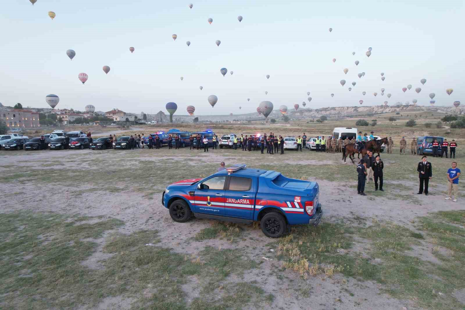 Jandarmanın kuruluş yıl dönümü gökyüzünde kutlandı
