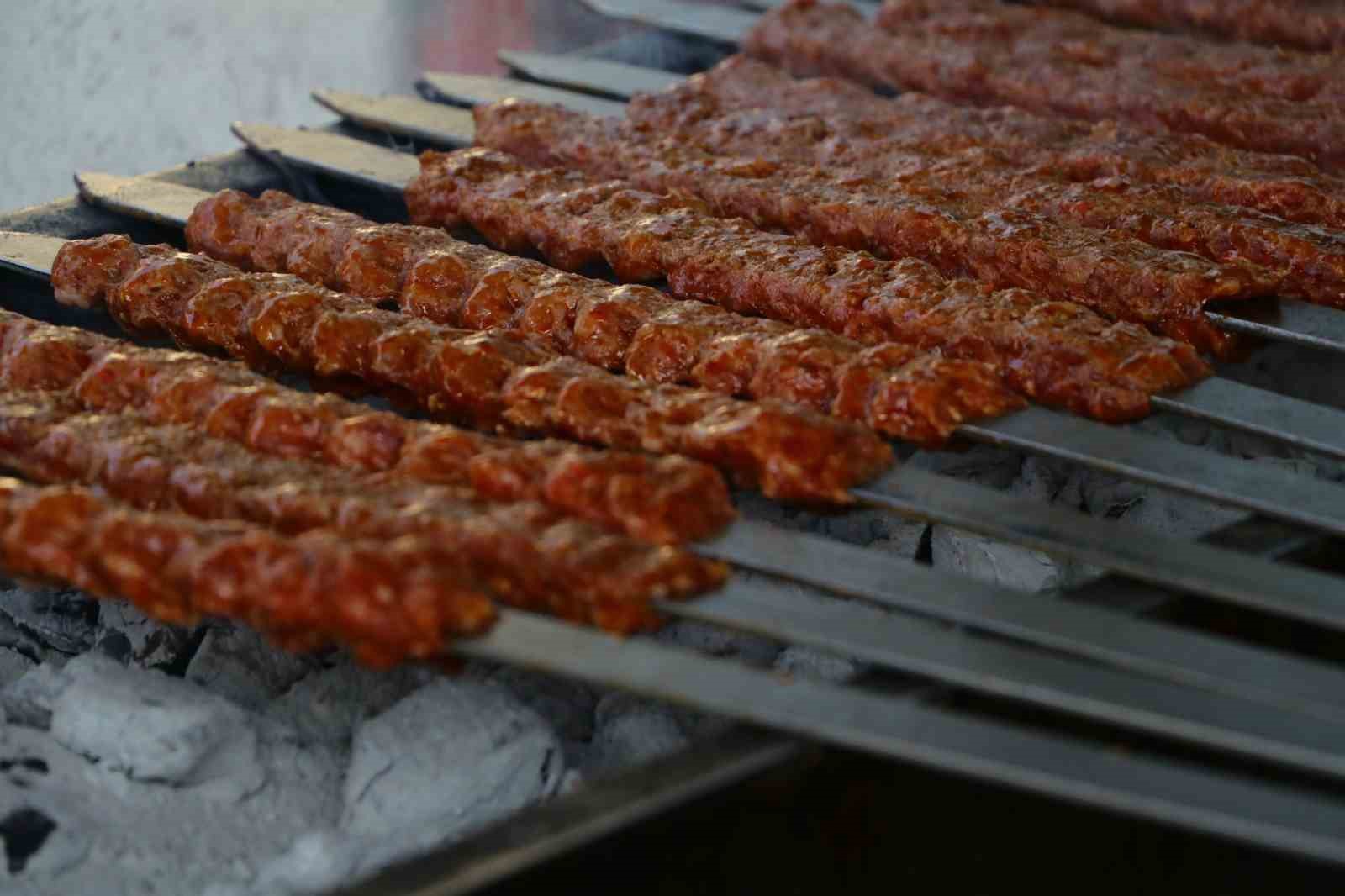 Adanalı kebapçıdan kurban eti tüketimi önerisi
