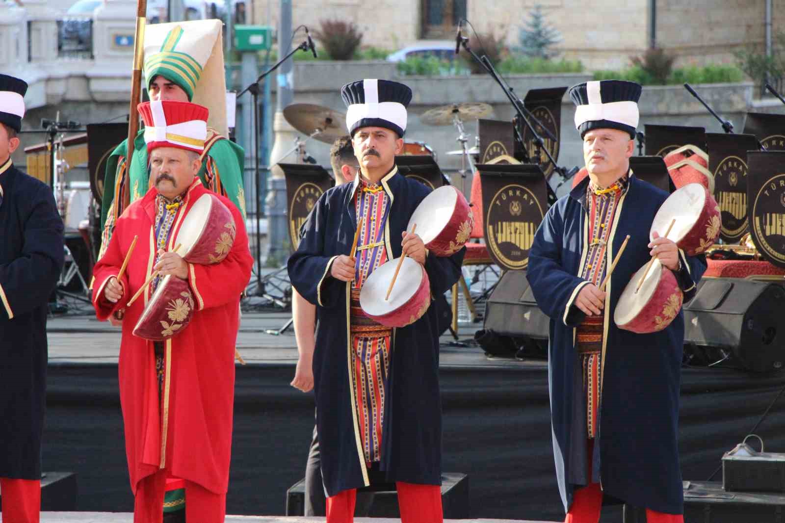 MSB Mehteran Birliği, şehzadeler şehri Amasya’yı coşturdu
