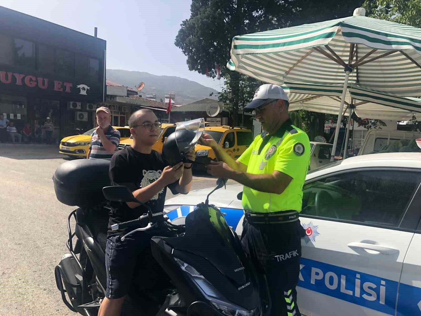 Bozdoğan’da motorculara kask dağıtıldı
