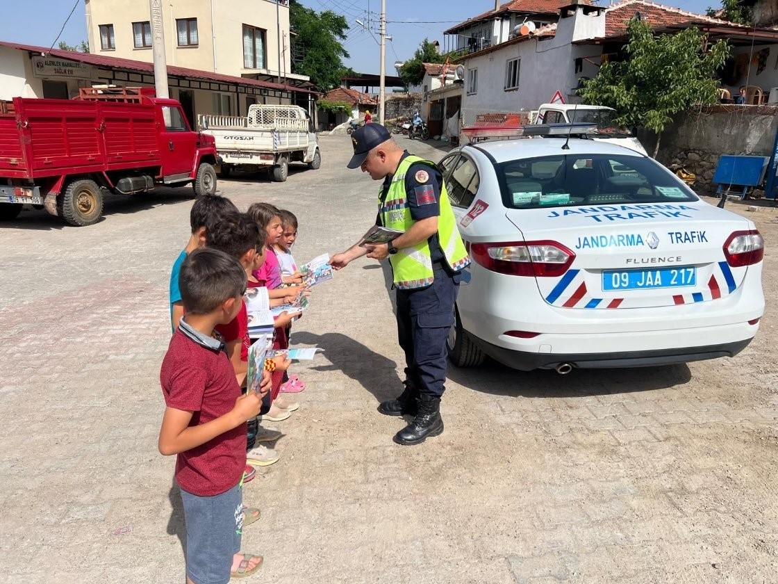 Jandarma trafik eğitimlerinde hız kesmiyor
