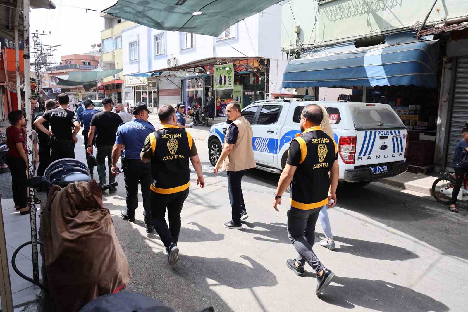 Kaldırımın kana bulandığı sokakta Seyhan polisinden denetim
