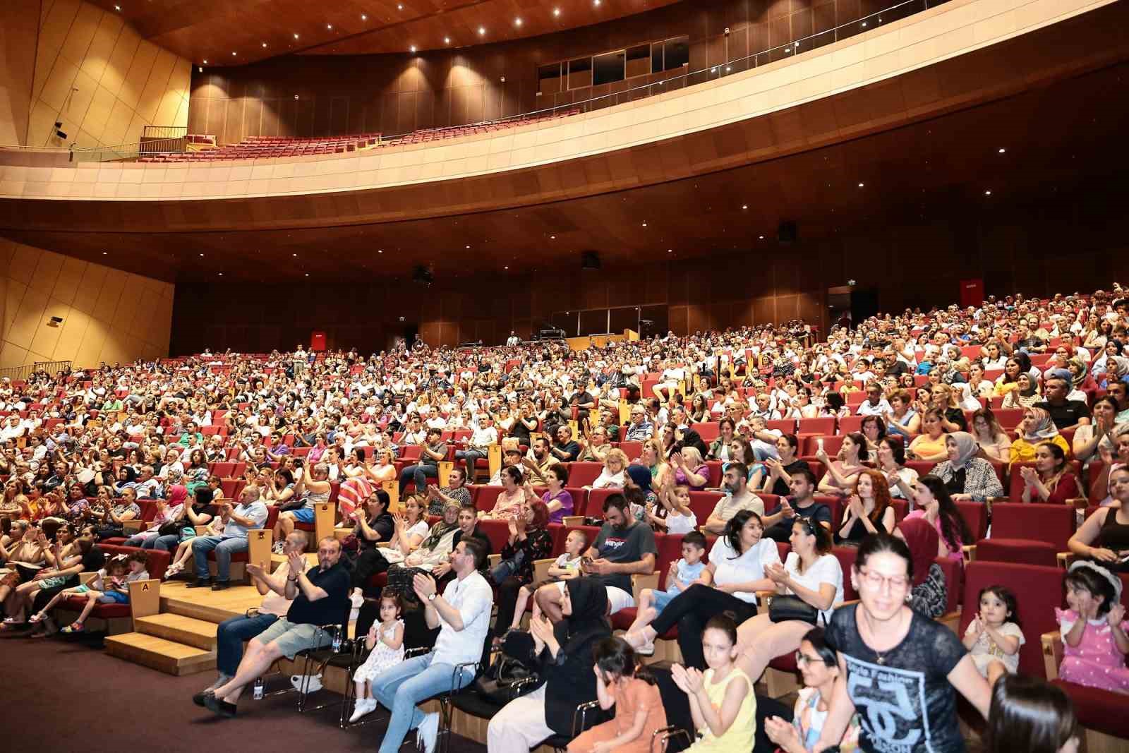 60 halk dansçısı Kafkas göçünü Denizli’de anlattı
