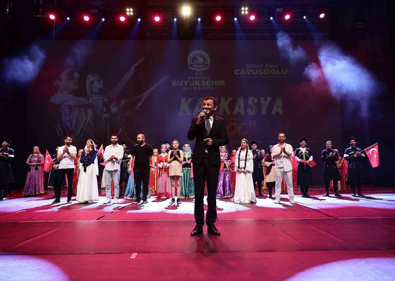 60 halk dansçısı Kafkas göçünü Denizli’de anlattı
