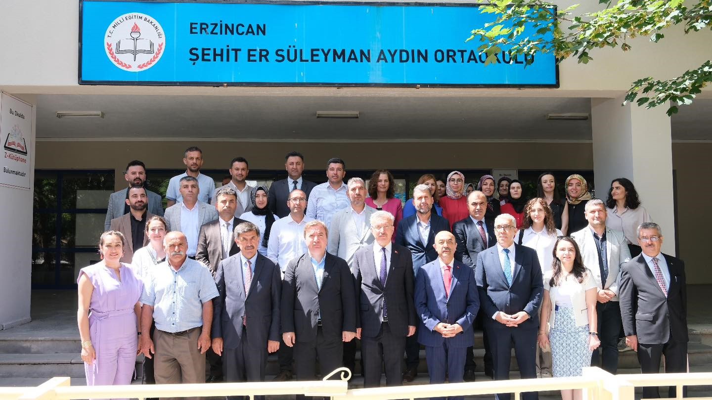 Erzincan’da 44 bin 785 öğrenci karne sevinci yaşadı
