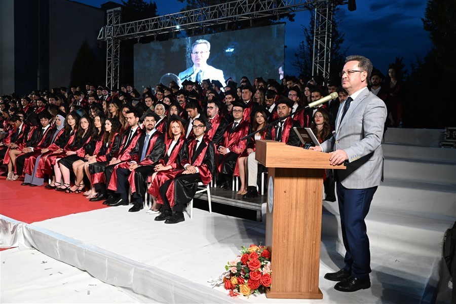 Manisa CBÜ Tıp Fakültesinde mezuniyet coşkusu
