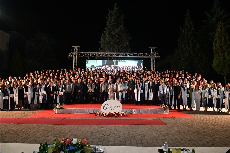 Manisa CBÜ Tıp Fakültesinde mezuniyet coşkusu
