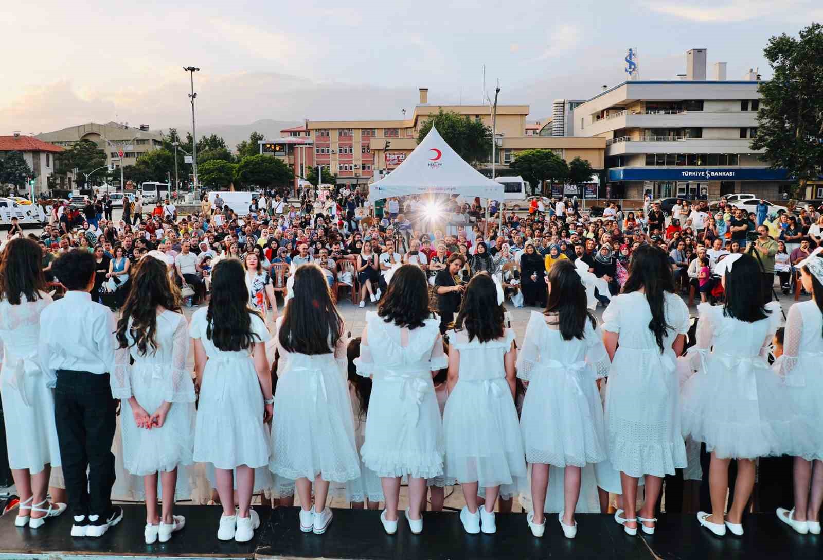 Çok Sesli Çocuk Korosu yılsonu konserini gerçekleştirdi
