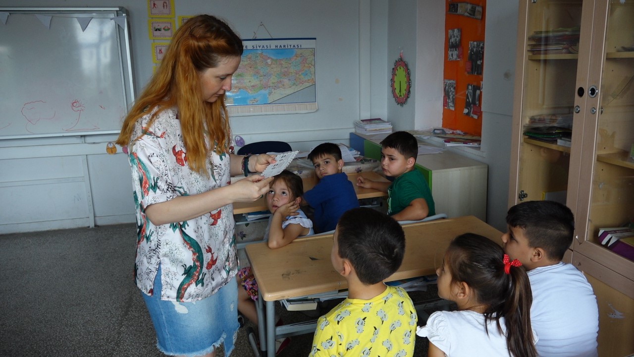 İlkokul öğrencileri, Kastamonu’nun kültür miraslarını anlatan kartpostalları Hatay ve Kırklareli’ndeki arkadaşlarına gönderdi
