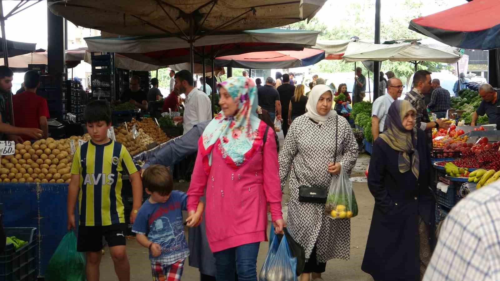 Semt pazarlarında bayram yoğunluğu
