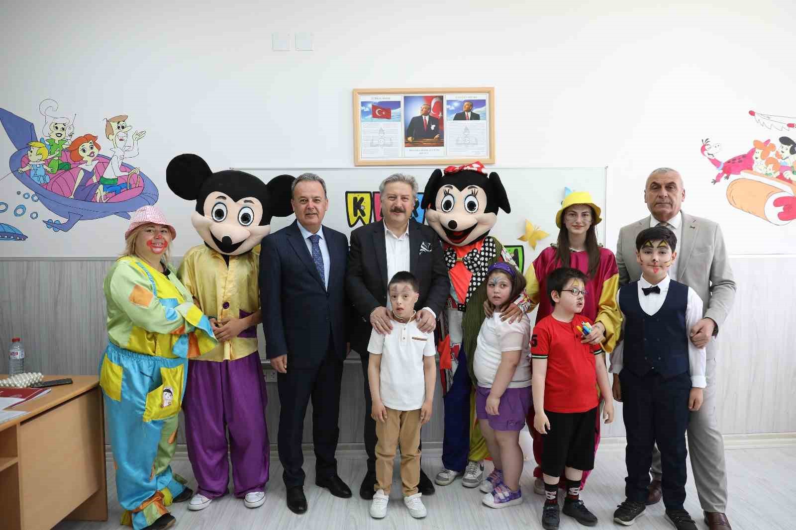 Melikgazi Belediyesi Karne Şenliği ile öğrencilerin yüzlerini güldürdü
