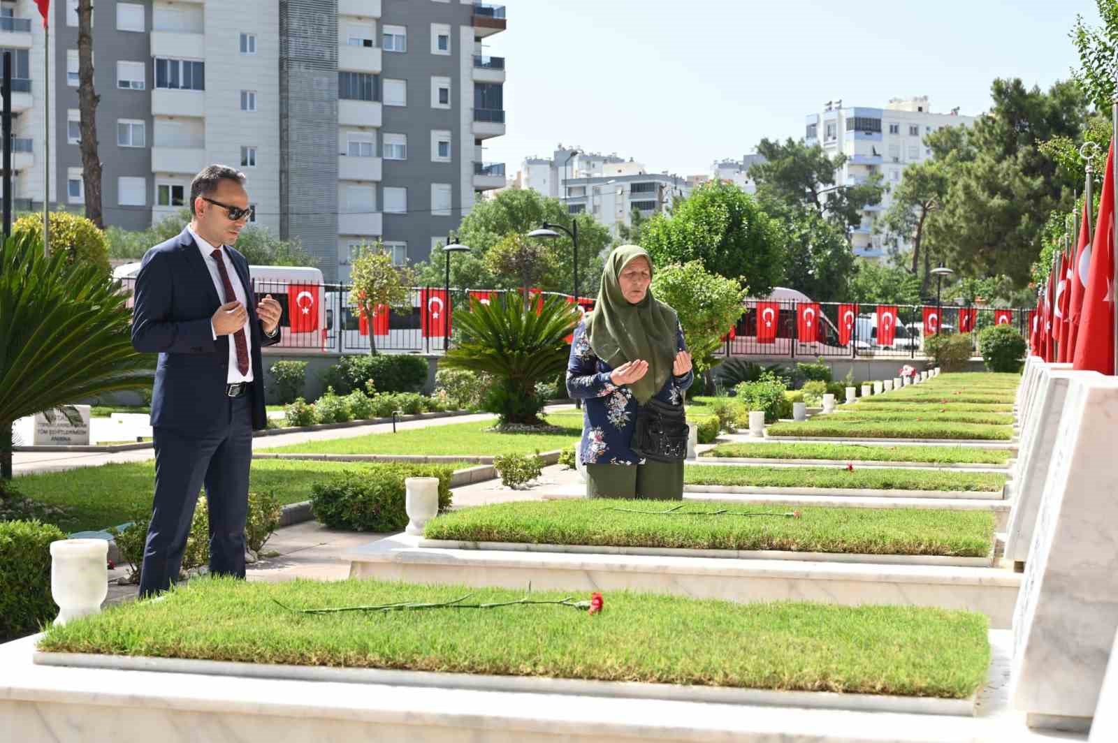 Kepez’de bayram öncesi şehit aileleri unutulmadı
