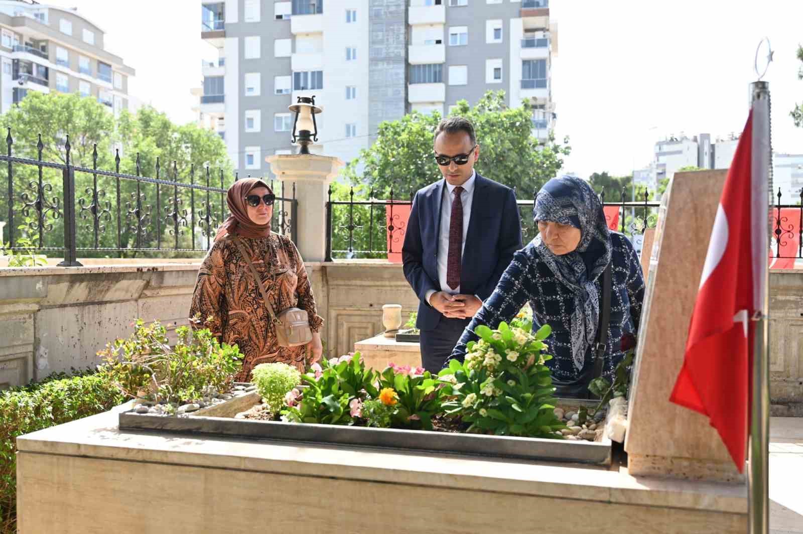 Kepez’de bayram öncesi şehit aileleri unutulmadı
