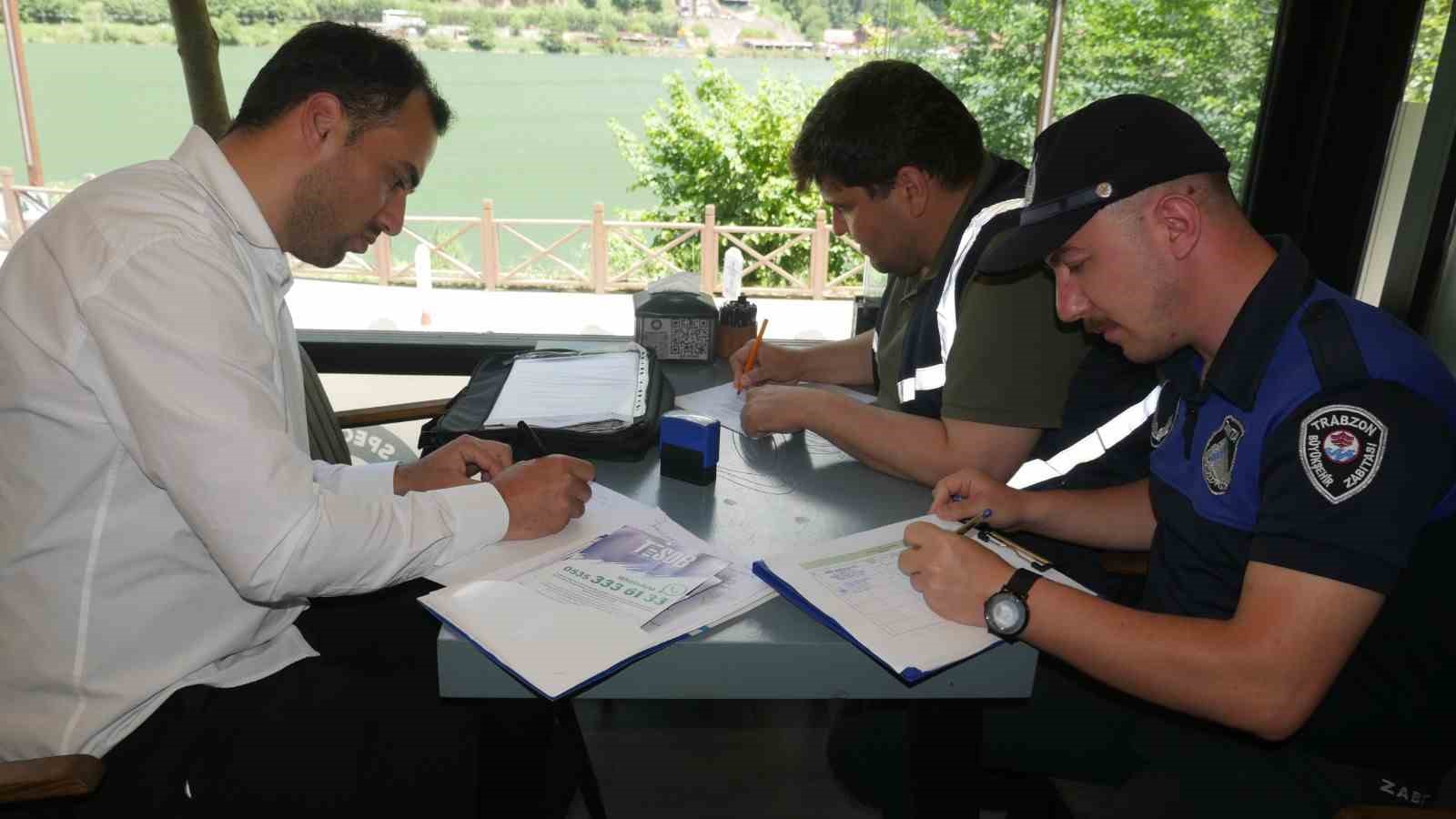 Zabıta ekiplerinden Uzungöl’deki işletmelere fiyat denetimi
